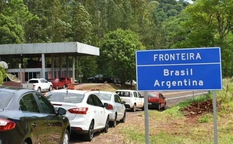 Migraciones refuerza la atención en aeropuertos, puertos y pasos fronterizos para la temporada de verano